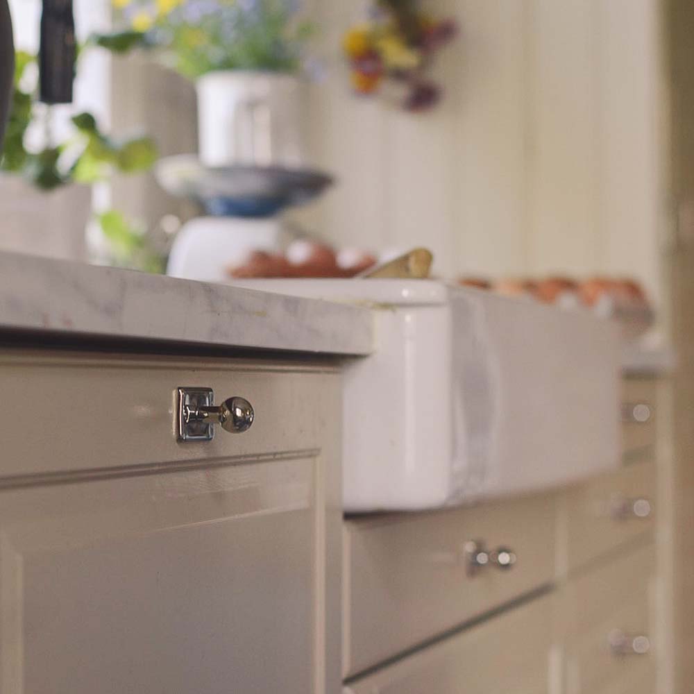 Handles & knobs for retro & funky kitchen
